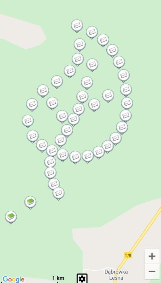 Fotografia przedstawia mapę trasy geocaching w kształcie liścia. Archiwum Nadleśnictwa Oborniki.