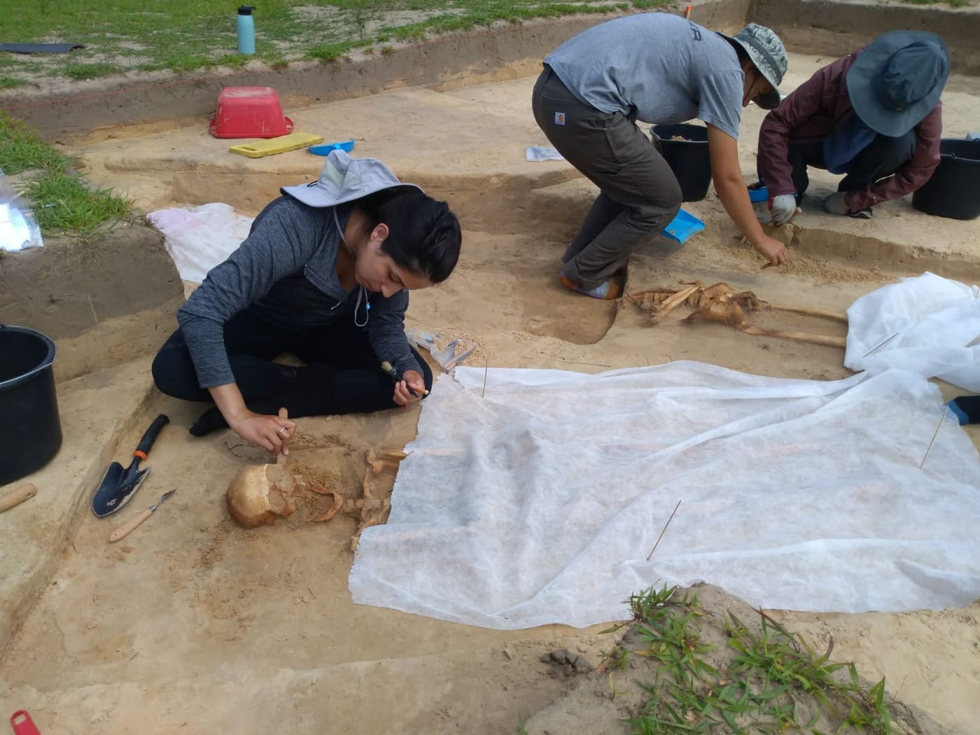 Zdjęcie przedstawia prace archeologów na wykopaliskach w średniowiecznej Gaci. Fot. Archiwum Nadleśnictwa