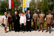 Uroczyste sadzenie cisów poświęconych przez papieża Benedykta XVI