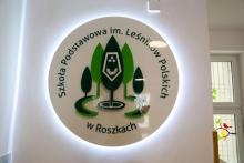 Uroczyste nadanie imienia Leśników Polskich Szkole Podstawowej w Roszkach